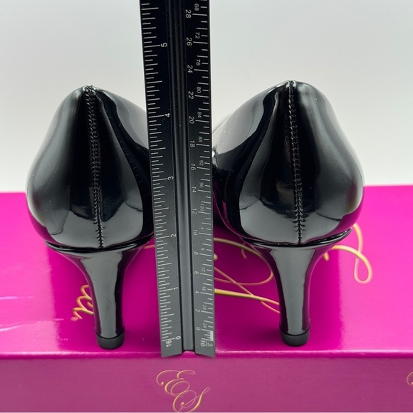 Easy Street Pointe Pumps | Black Patent Size 6.5M - Picture 4 of 7